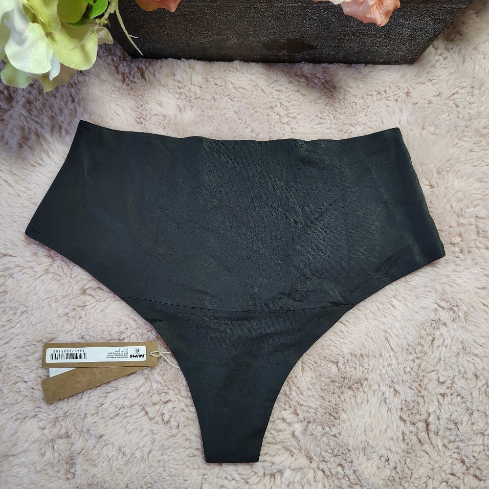 Skims Smoothing High Waist Thong